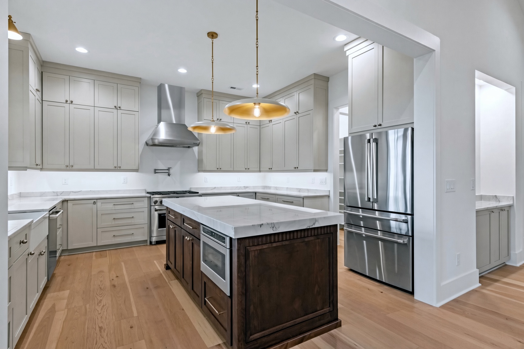Full kitchen in Bianco Superior quartzite with a dark island
